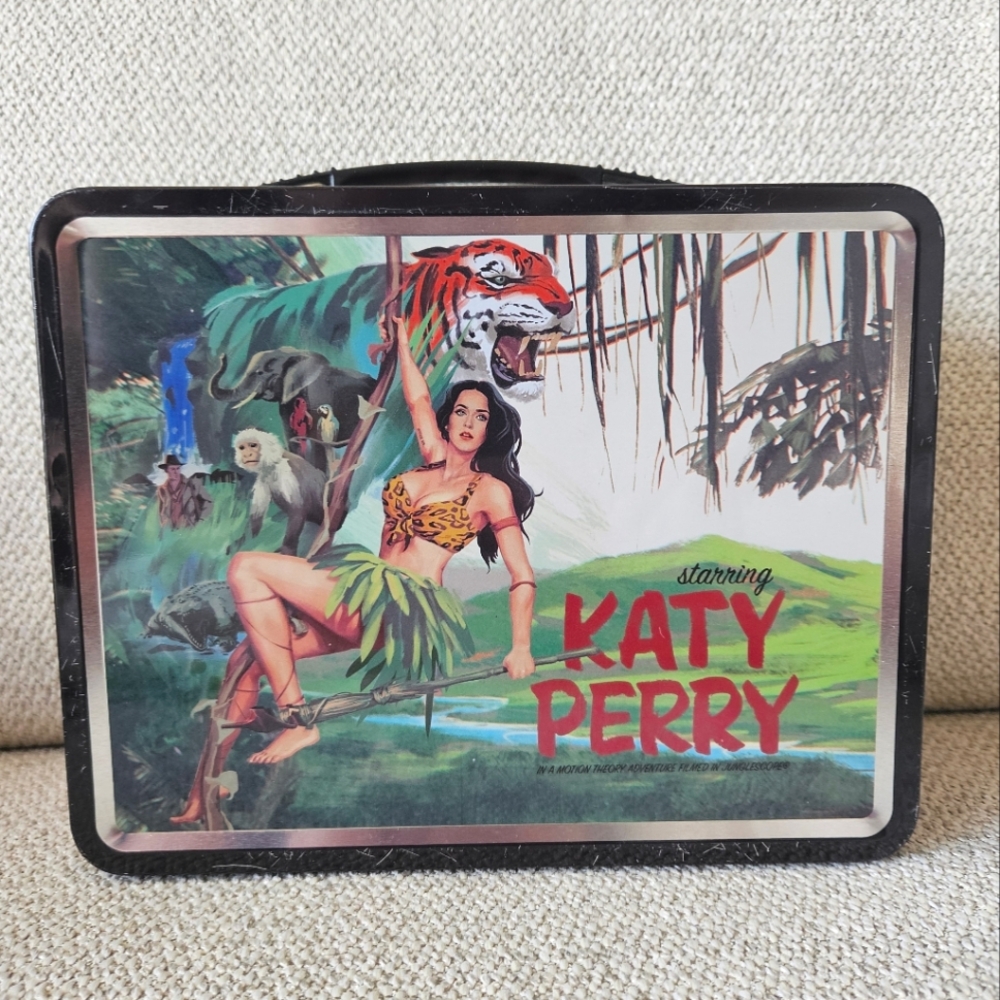 Katy Perry Collectible 2013 Prism Roar JUNGLESCOPE tin Lunchbox